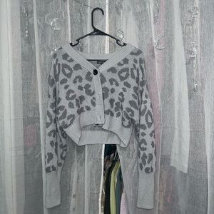 grey cheetah print button up knitted cropped cardigan *xs*